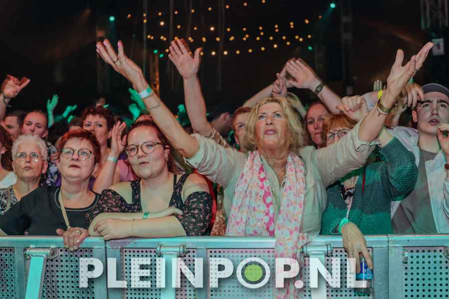 Publiek    Bezoekers (187)